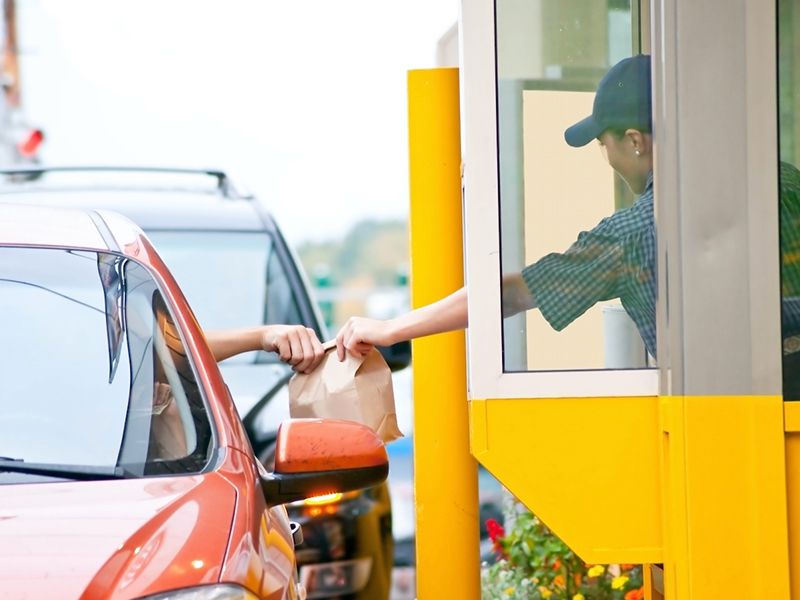 fast-food-consegna-auto.jpg